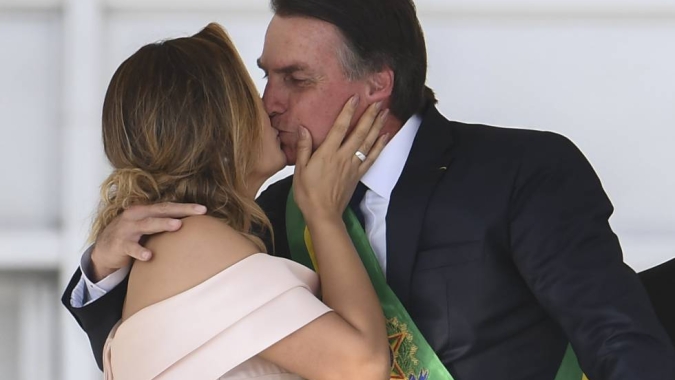 Primeira-dama Michelle Bolsonaro testa positivo para Covid-19