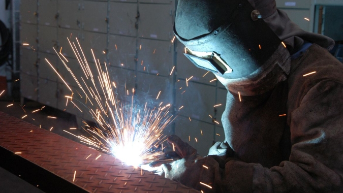 Produção industrial fecha 2021 com alta em 9 de 15 locais pesquisados