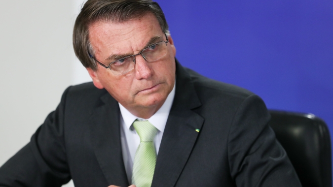 Reuters: TSE confirma investigação contra rede de fake news e envolve Bolsonaro e filho Carlos