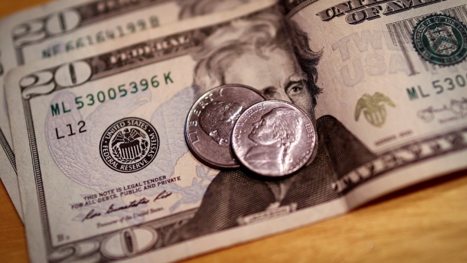 Dólar fecha em alta de 1,42%, a R$ 5,6383 na venda