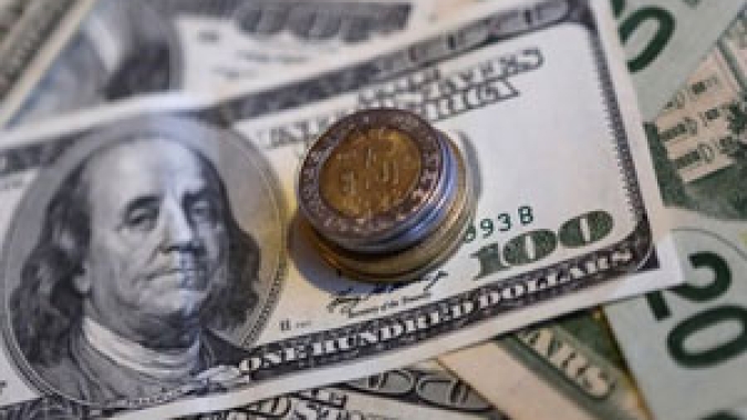 Dólar avança contra real antes de decisões de juros