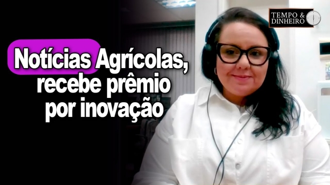 Carla Mendes, apresentadora do Bom dia Agronegócio, do Notícias Agrícolas,recebe prêmio por inovação
