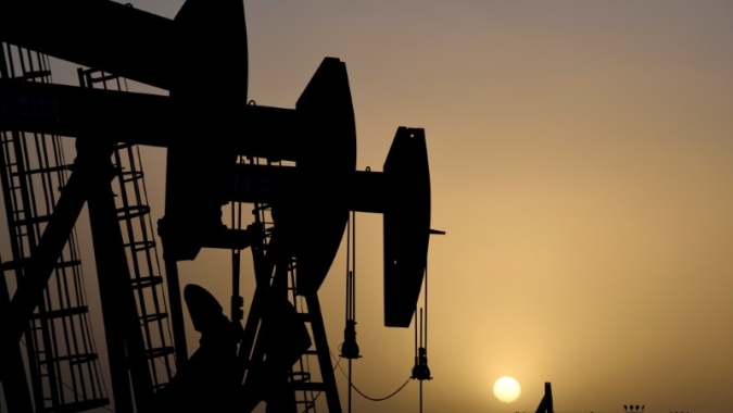 Petróleo sobe com interrupções no fornecimento do Cazaquistão e dados econômicos otimistas