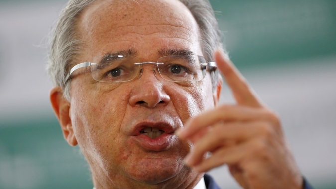 Alta da Selic é pé no freio da economia, diz Guedes