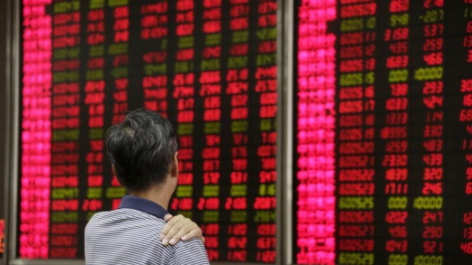 Ações da China têm maior queda em 8 semanas com setores imobiliário e financeiro