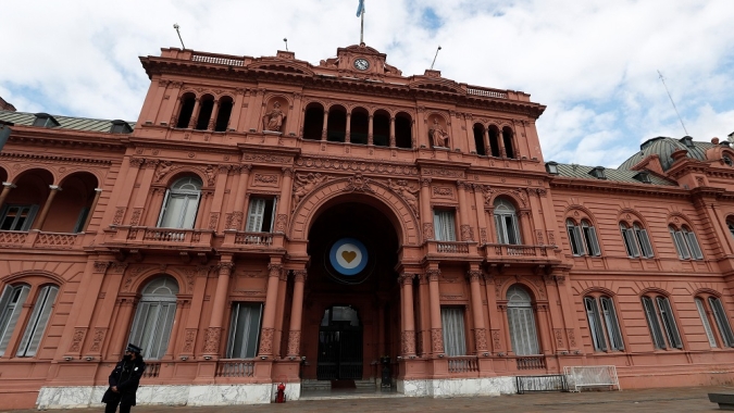Argentina enfrenta bilhões em pagamentos ao FMI enquanto protestos se intensificam