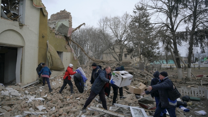 Ucrânia alerta para mais ataques russos; combates se intensificam em Donetsk