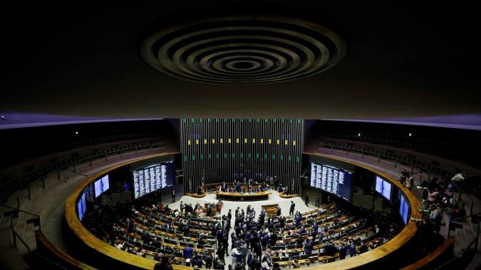 Câmara aprova mudança de regras de ICMS sobre combustíveis, texto vai para sanção