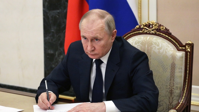 Putin diz que confronto com "nazistas" da Ucrânia era inevitável
