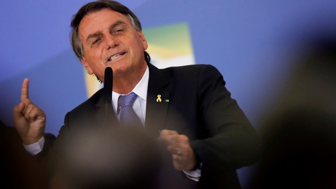 Reuters: Bolsonaro cita crises no país, incluindo golpe de 64, e diz que história pode se repetir