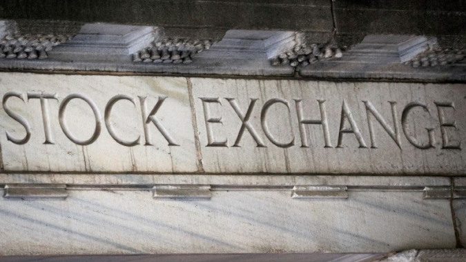 Wall Street cai após dados econômicos fracos dos EUA alimentarem temores de recessão