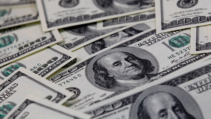Dólar supera R$5,90 após Trump ameaçar China com mais tarifas