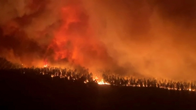 Incêndios florestais atingem França e milhares são retirados de casas
