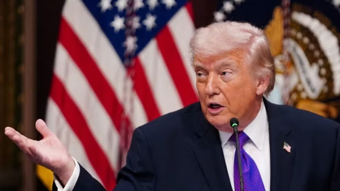 Trump afirma que EUA atacarão qualquer embarcação que lance minas no Estreito de Ormuz