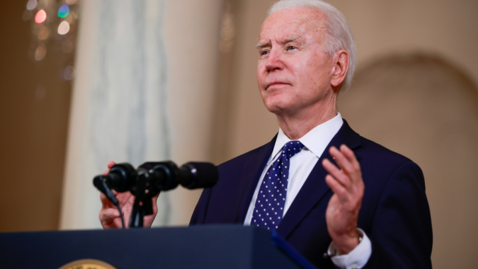 Biden anuncia plano de US$ 1 bilhão para aumentar a concorrência das indústrias de carne dos EUA