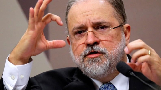 Aras descarta em entrevista novo mandato na PGR e diz que não presumirá culpa de Bolsonaro