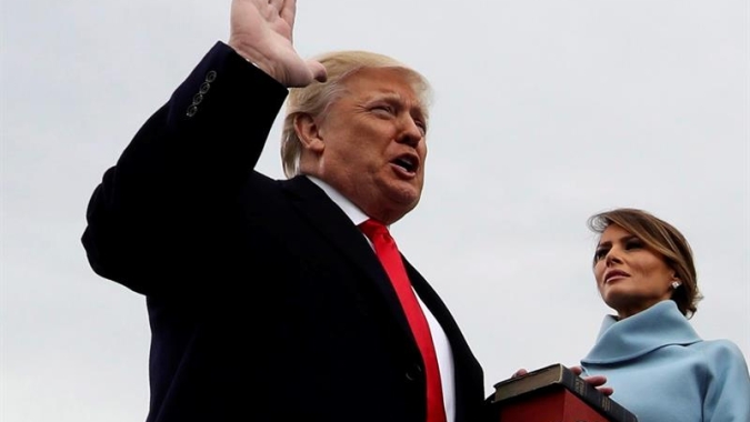 Donald Trump presta juramento como novo presidente dos EUA