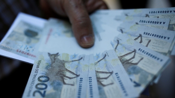 Governo aumenta para R$ 1.088 previsão para mínimo em 2021