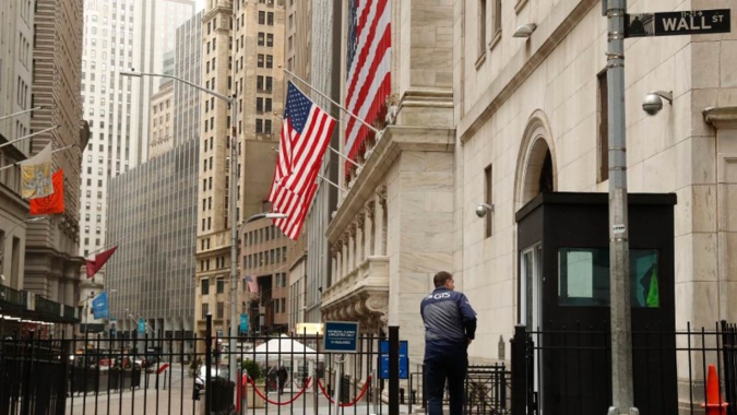 Wall Street recua após tom duro com inflação de autoridade do Fed assustar investidores