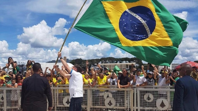 Bolsonaro fala em 'ataque frontal' de Maia e critica 'elite política' que vai a evento sem máscara