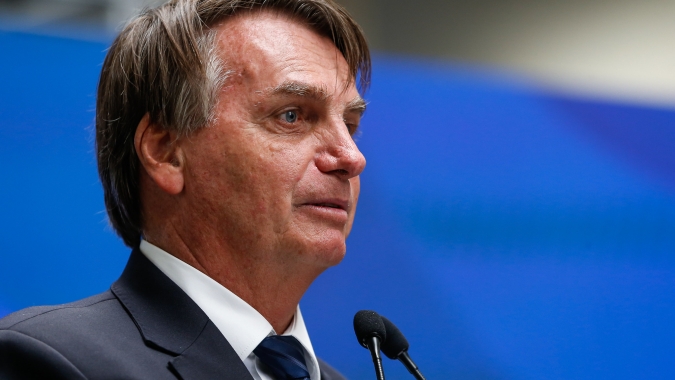 Bolsonaro promete vetar reforma se houver aumento da carga tributária