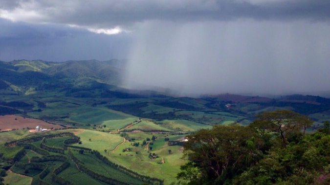 Agroclima: Chuvaradas vão se concentrar sobre  Minas Gerais  (e veja a previsão alongada para Unaí/MG)
