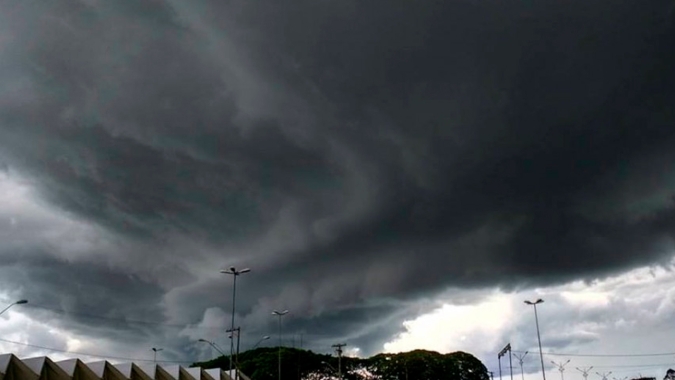 Previsão: Nova frente fria se aproxima do sul durante o final de semana
