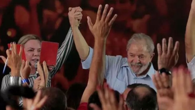 Lula deve anunciar primeiros ministros na sexta-feira, diz Gleisi