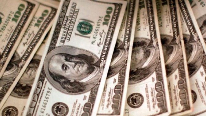 Dólar tem leve alta com mercado de olho em Fed, ministros de Lula e PEC da Transição