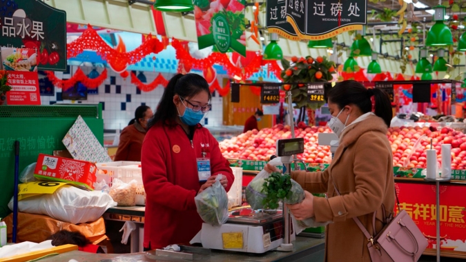 China amplia esforços para alimentar consumo em meio a coronavírus