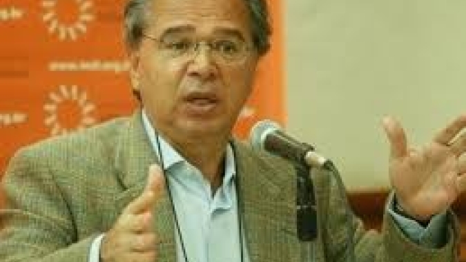Guedes insiste em reajuste zero a servidores apesar de ameaça de greve, dizem fontes