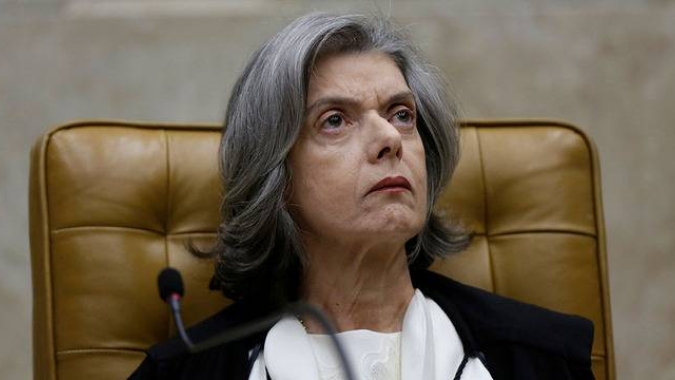 AO VIVO: Ministro Cristiano Zanin lê voto em julgamento de Jair Bolsonaro