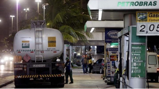 Com fim da paridade internacional, preços da gasolina e diesel ao consumidor podem cair cerca de R$ 0,40/l, mas há preocupação com falta de clareza