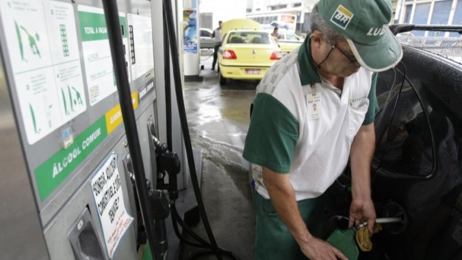 Combustíveis em análise: Projeto no Senado e PEC do governo vão baixar preço ao consumidor, mas prejudicam setor sucroenergético