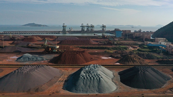 Minério de ferro cai com baixa demanda e controle de preços do carvão na China