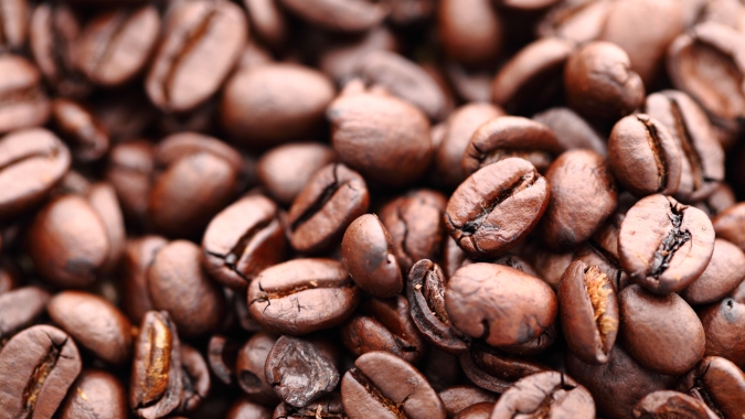 Café cai forte nas bolsas com pressão da safra brasileira e movimento técnico