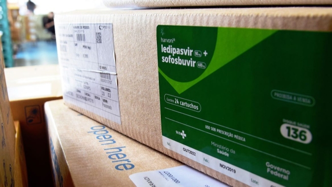 Covid-19: ministério começa a distribuir kits intubação para estados