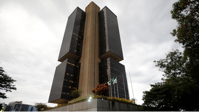Analistas elevam projeção de inflação em 2023 e 2024, mas mantêm para anos seguintes