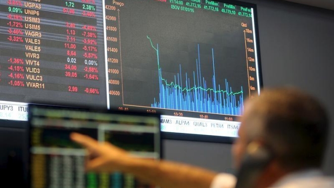 Ibovespa recua nos primeiros negócios em sessão com vencimento de opções e sem NY