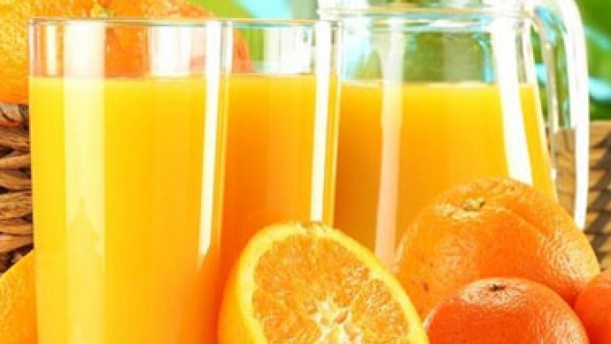 Alta de tarifa nos EUA pressiona suco de laranja brasileiro em meio à recuperação da safra
