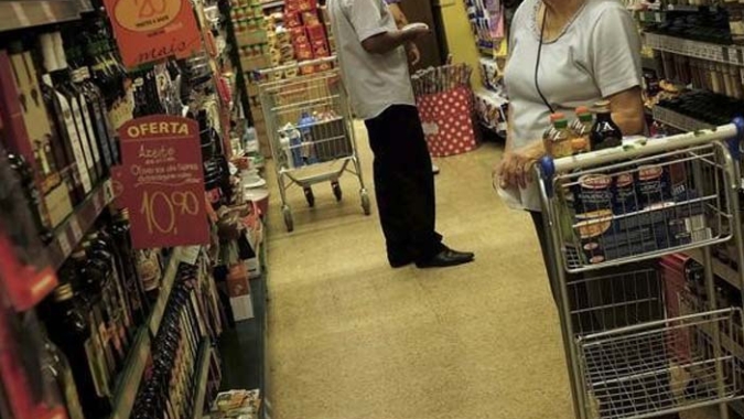 Alimentos recuam em junho mas BC descumpre meta para IPCA