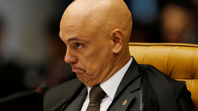 Moraes garante que quem estiver na fila após 17h votará normalmente