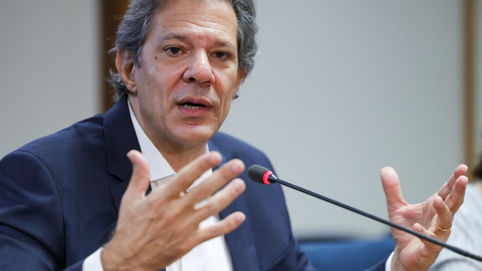 Haddad diz que EUA desejam se intrometer em questões internas do Brasil