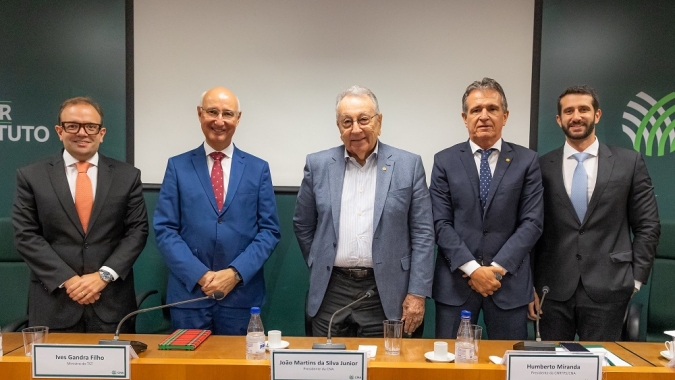 Presidente da CNA e ministro do TST participam de reunião da Comissão do Trabalho