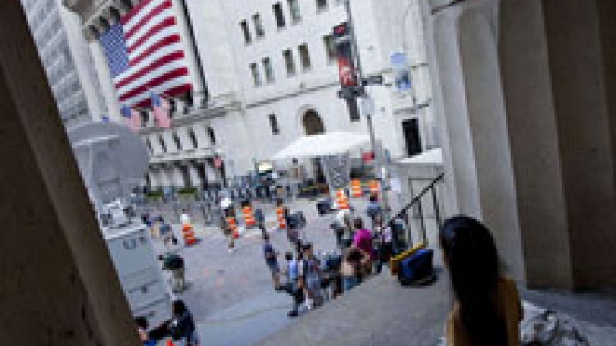 Wall St encerra em baixa com aumento de casos de coronavírus motivando novas restrições
