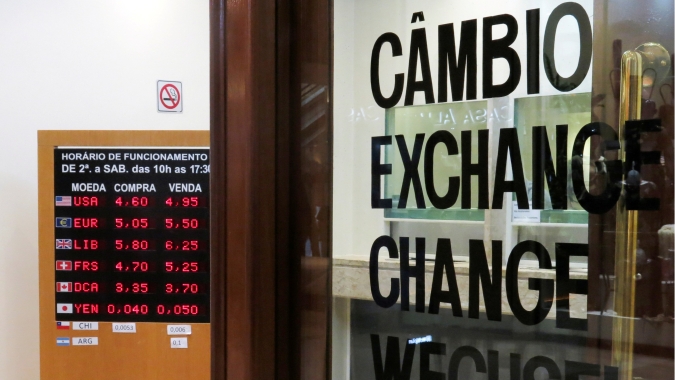 Senado aprova MP que protege bancos contra efeitos de variação excessiva do câmbio