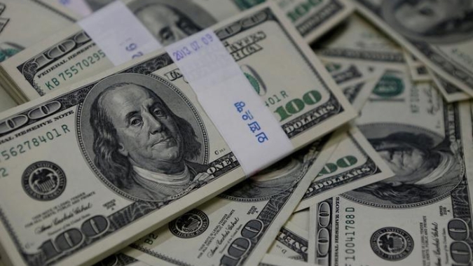 Dólar passa a cair com realização de lucros depois de superar R$ 4,40 pela 1ª vez