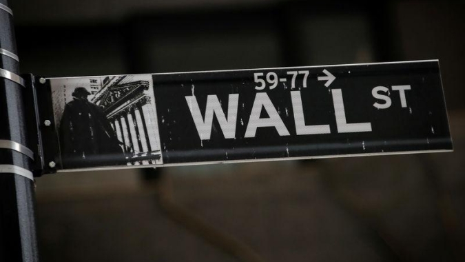Wall St fica quase estável no aguardo de pistas do Fed sobre alta de juro