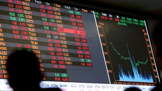 Ibovespa ensaia melhora na abertura após tombo; Petrobras segue sob holofotes