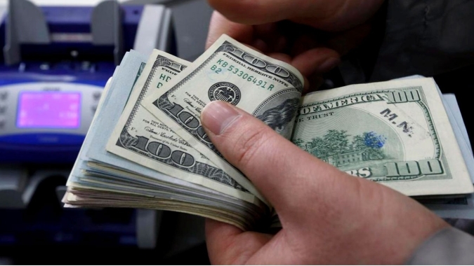 Apesar de BC, dólar engata 12ª alta e fecha em novo recorde de R$4,651 por exterior e coronavírus